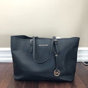 Large Micheal Kors purse